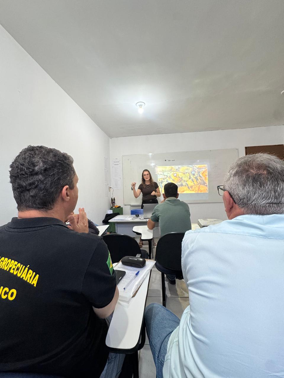 Apicultores participam de atividade de educação sanitária em Bezerros