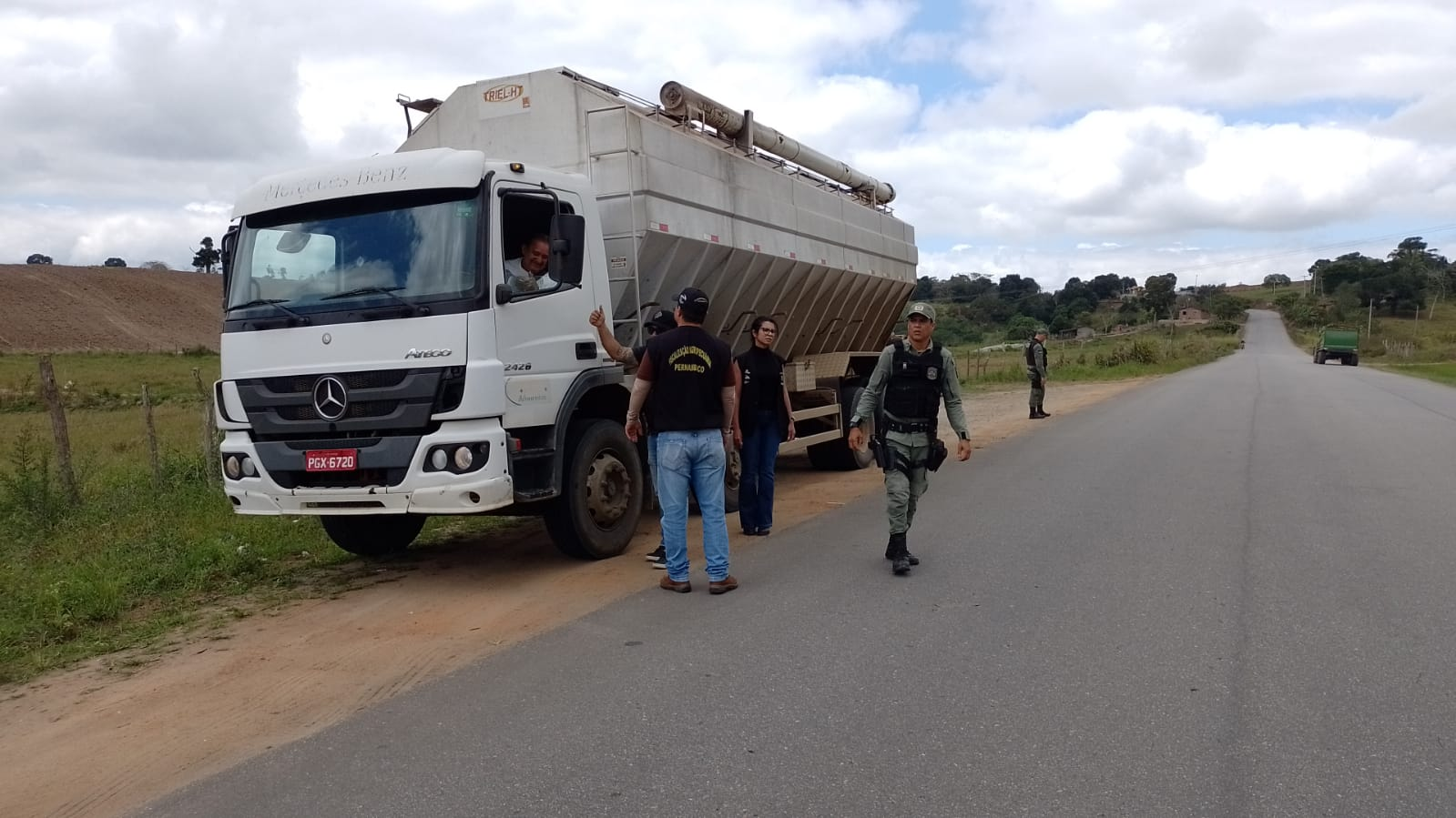 Foto Trânsito Agropecuário
